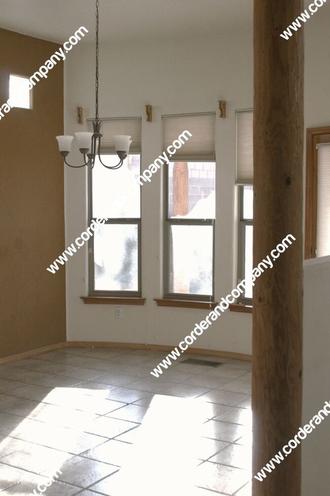Building Photo - Beautiful 4 Bedroom, 2 Bathroom, 2 Car Gar...