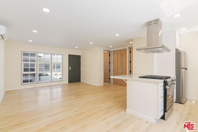 Building Photo - 835 S Sherbourne Dr