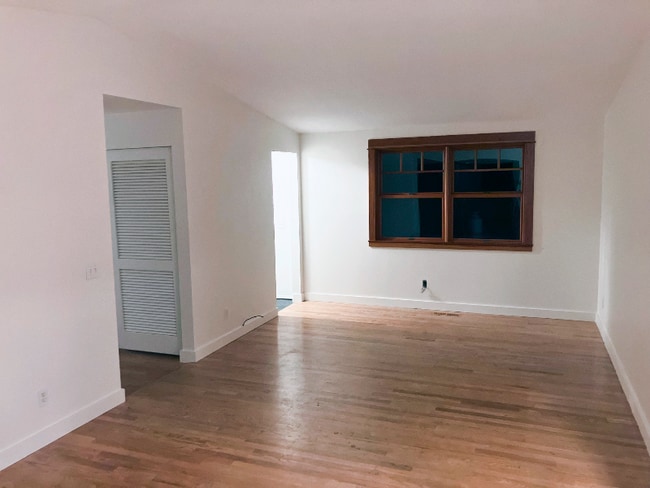 Building Photo - 12024 SE 20th St