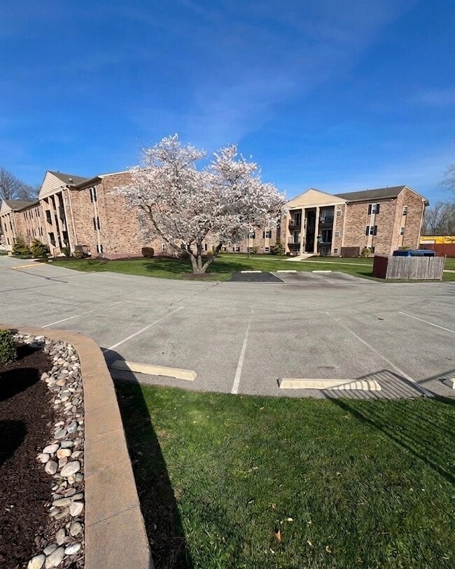 Building Photo - Manor Crossing