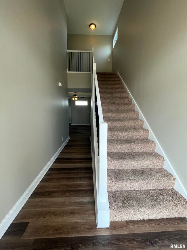 Building Photo - 1118 Koufax Dr