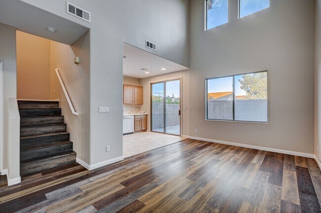 Foto del edificio - Three Bedroom Home in Spring Mountain Ranch COMING SOON