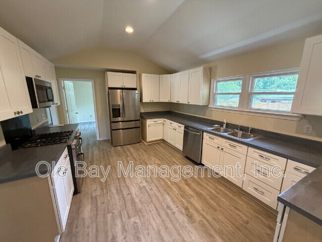 Foto del edificio - 5011 Highcrest Dr