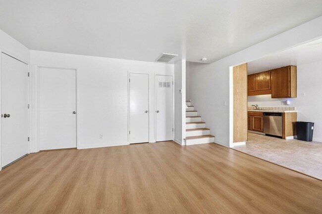 Foto del edificio - Updated Townhome with Garage!