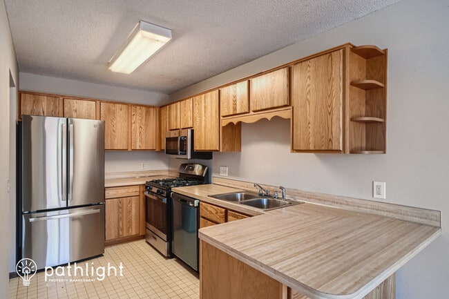 Building Photo - 11136 Xavier Rd, Bloomington, MN 55437