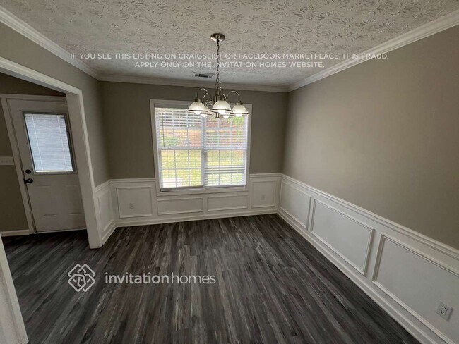 Building Photo - 115 E Lawn Dr