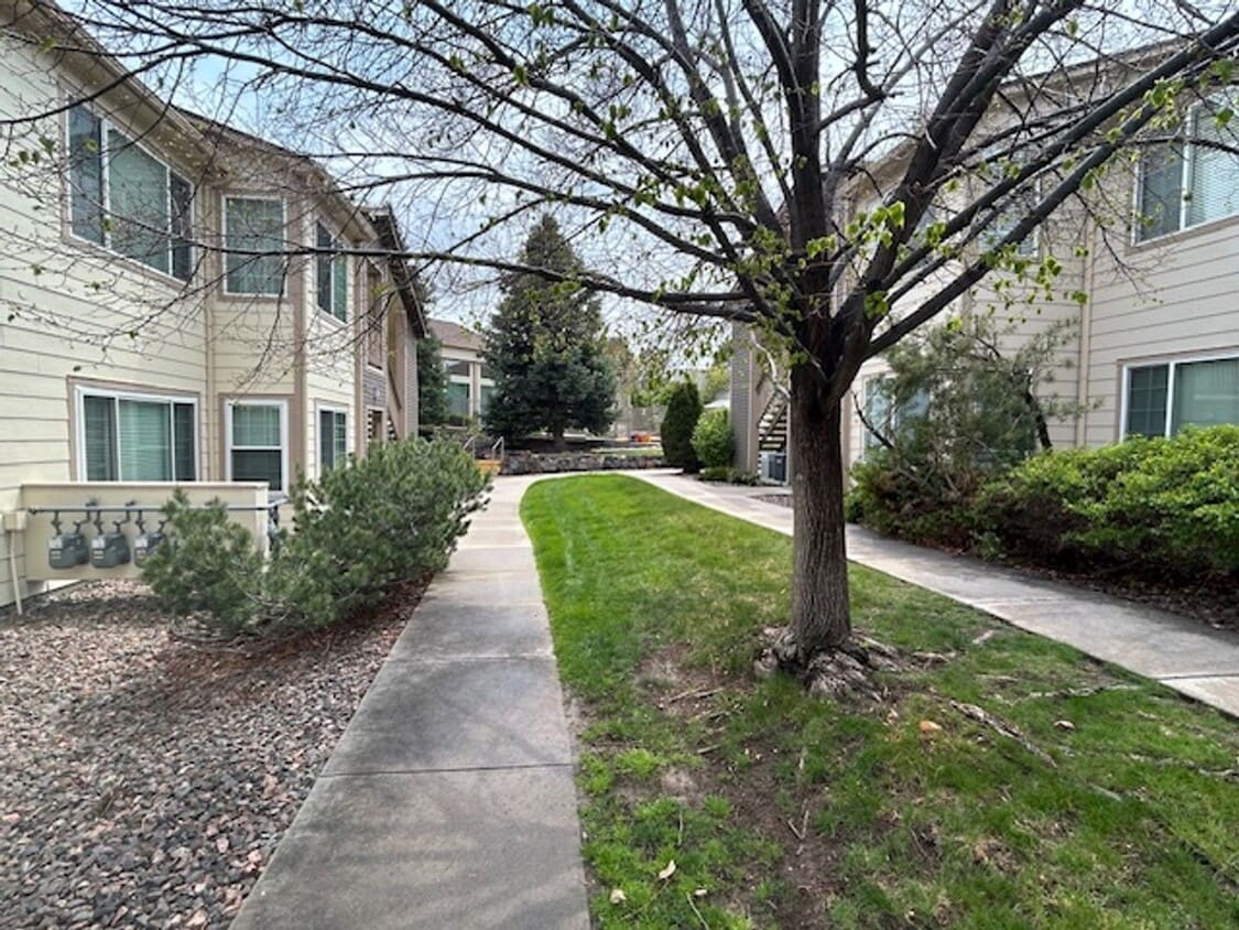 Great Littleton Condominium with Garage - Great Littleton Condominium with Garage