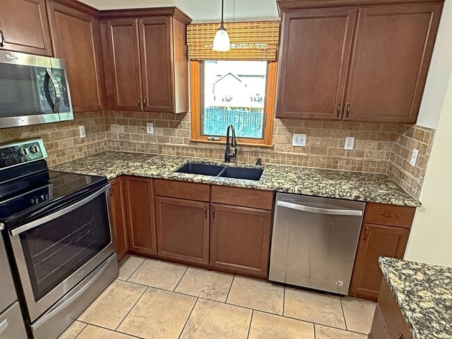 Building Photo - 2716 Larkspur Ct