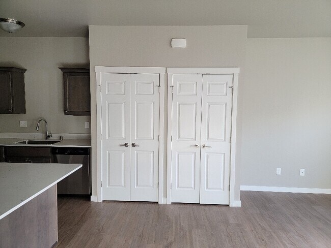 Foto del edificio - 2173 Siddle Loop