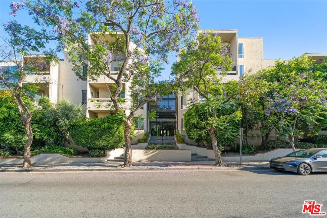 Primary Photo - 8960 Cynthia St