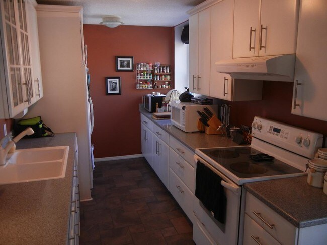 kitchen - 4320 Maryland Ave