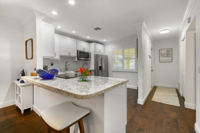 Building Photo - 717 US-1