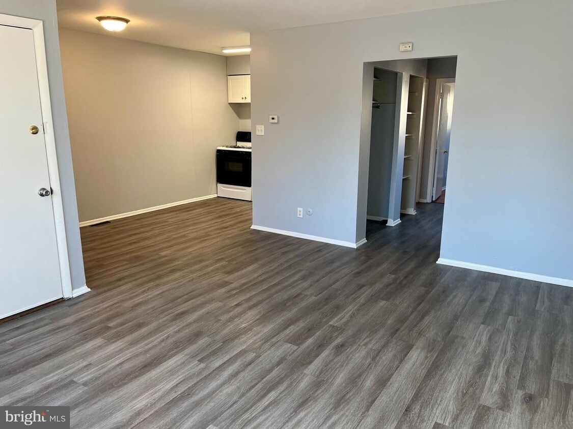 Building Photo - 1629 Bonwood Rd