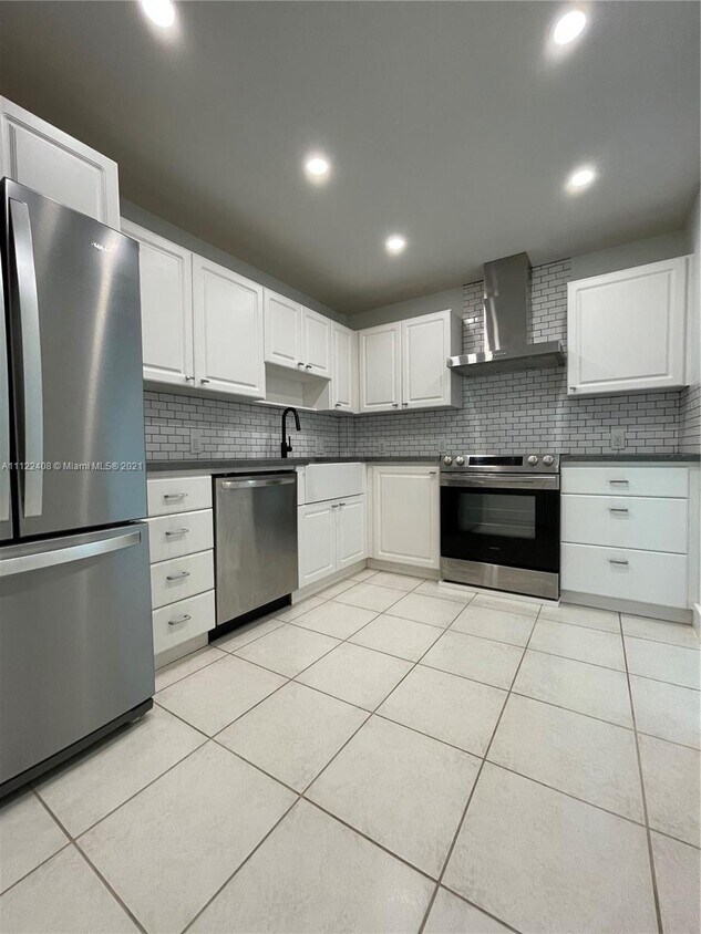 Primary Photo - 4200 Hillcrest Dr