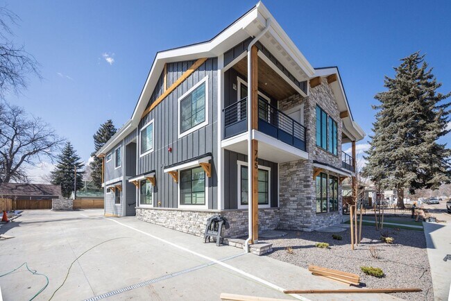 Building Photo - 745 N Washington Ave