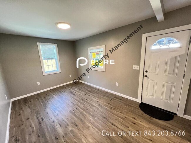 Building Photo - Cozy and Practical One Bedroom in Buckfield!!