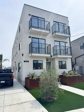 Building Photo - 1020 N Pioneer Ave