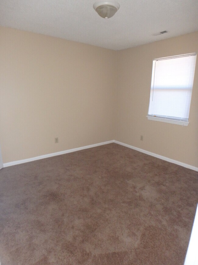 Building Photo - 704 Patton Cir