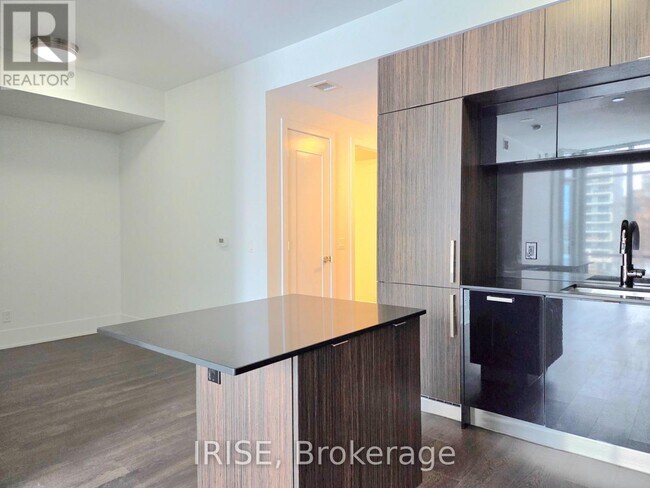 Building Photo - 15 Merchants' Wharf