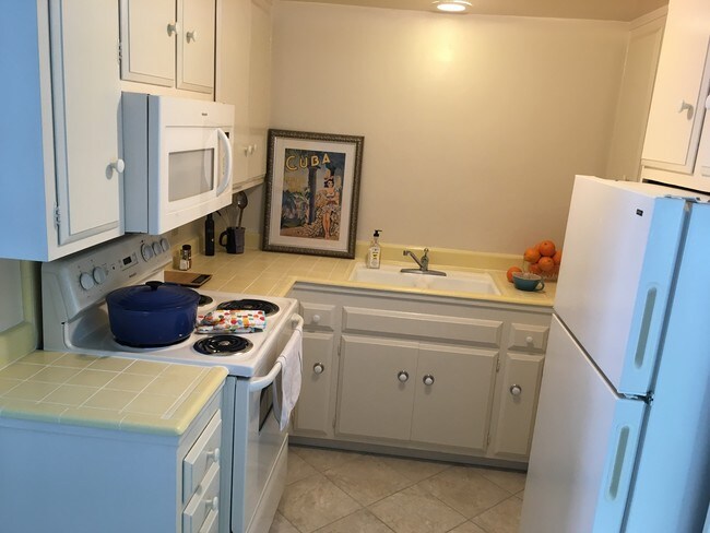 model kitchen - 701 E Santa Fe Ave