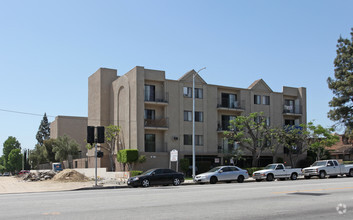 Building Photo - Laurel Canyon West