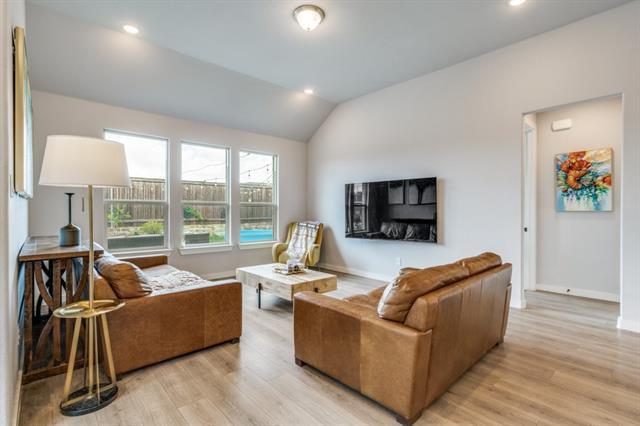 Foto del edificio - 4000 Starlight Creek Dr