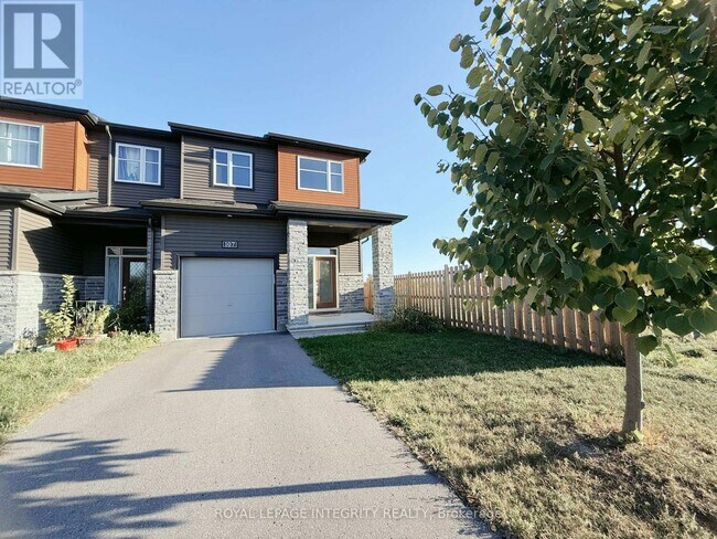 Building Photo - 107 Aura Ave