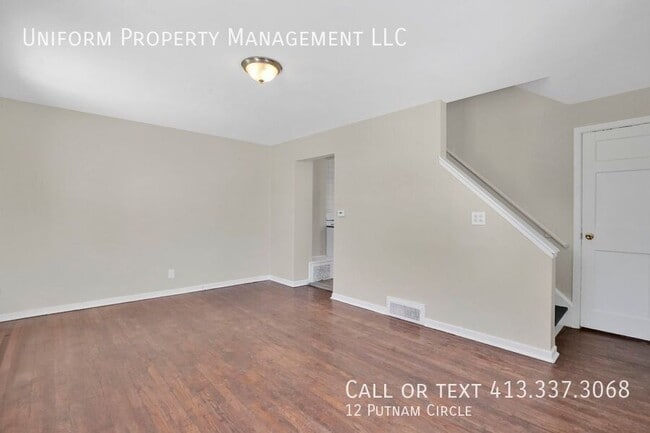 Foto del edificio - 12 Putnam Cir