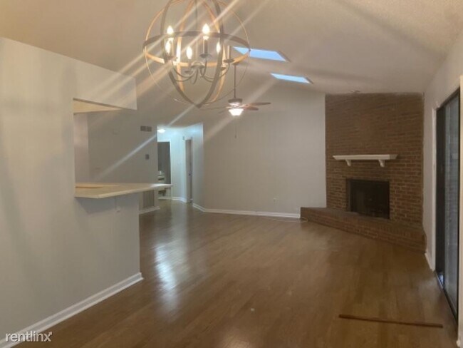 Building Photo - 3 br, 2 bath House - 10510 Willow View Cir