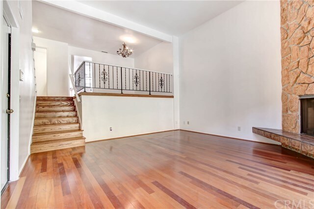 Foto del edificio - 881 W Huntington Dr