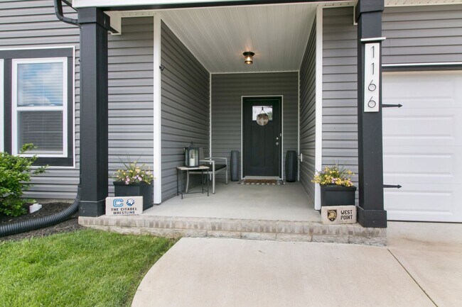 Foto del edificio - 1166 Eagles Nest Ln