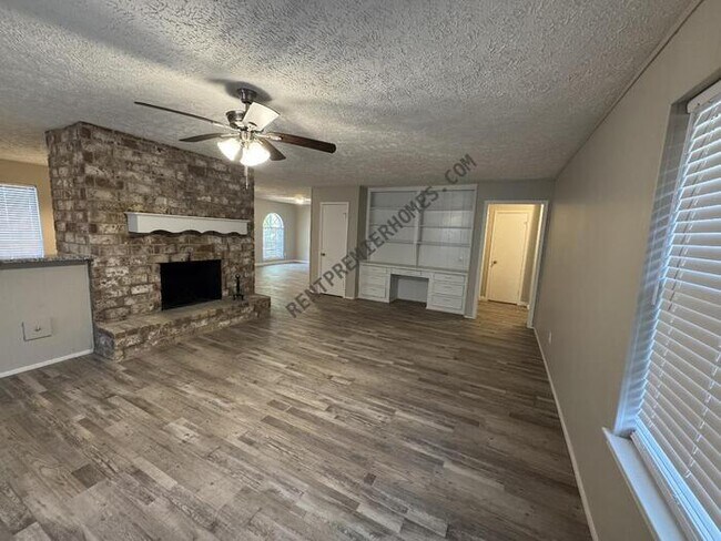 Foto del edificio - 3214 Three Pines Dr