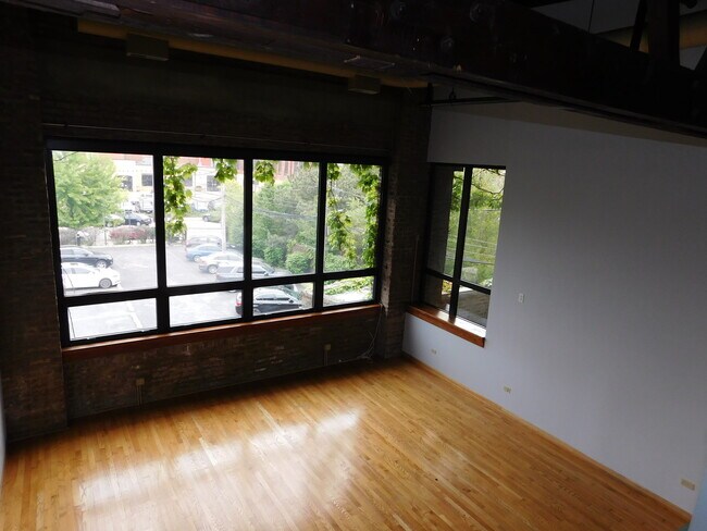 Building Photo - 413 N Carpenter St