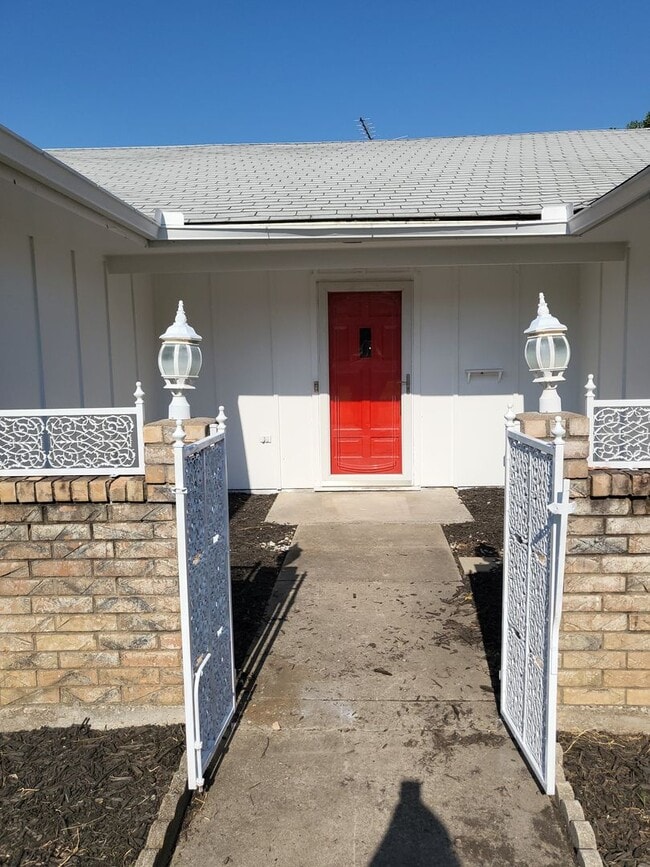 Building Photo - 3625 Stephenson Dr