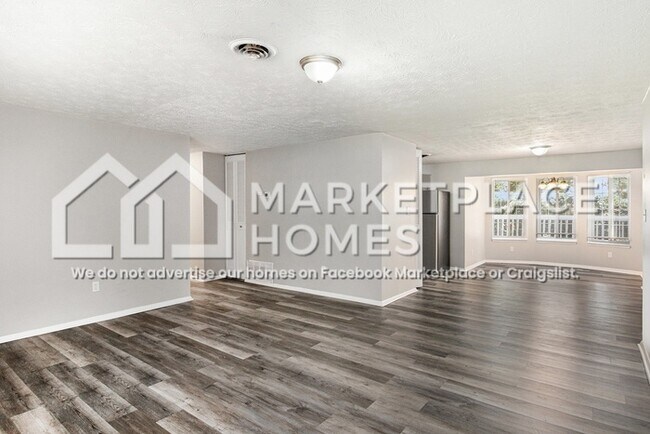 Building Photo - 1570 Meadowview Dr