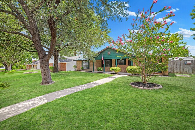 Building Photo - 2209 Winchester Dr