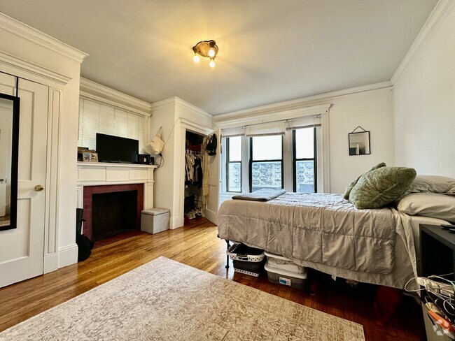 Building Photo - 456 Park Dr