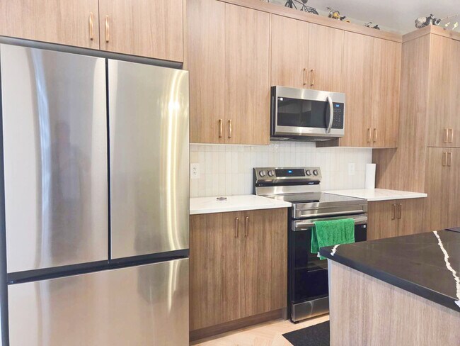 Photo du bâtiment - 2127 Crossbill Ln NW