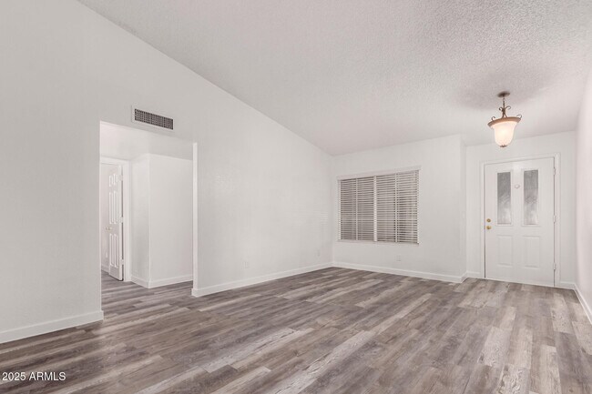 Building Photo - 518 W Rosemonte Dr