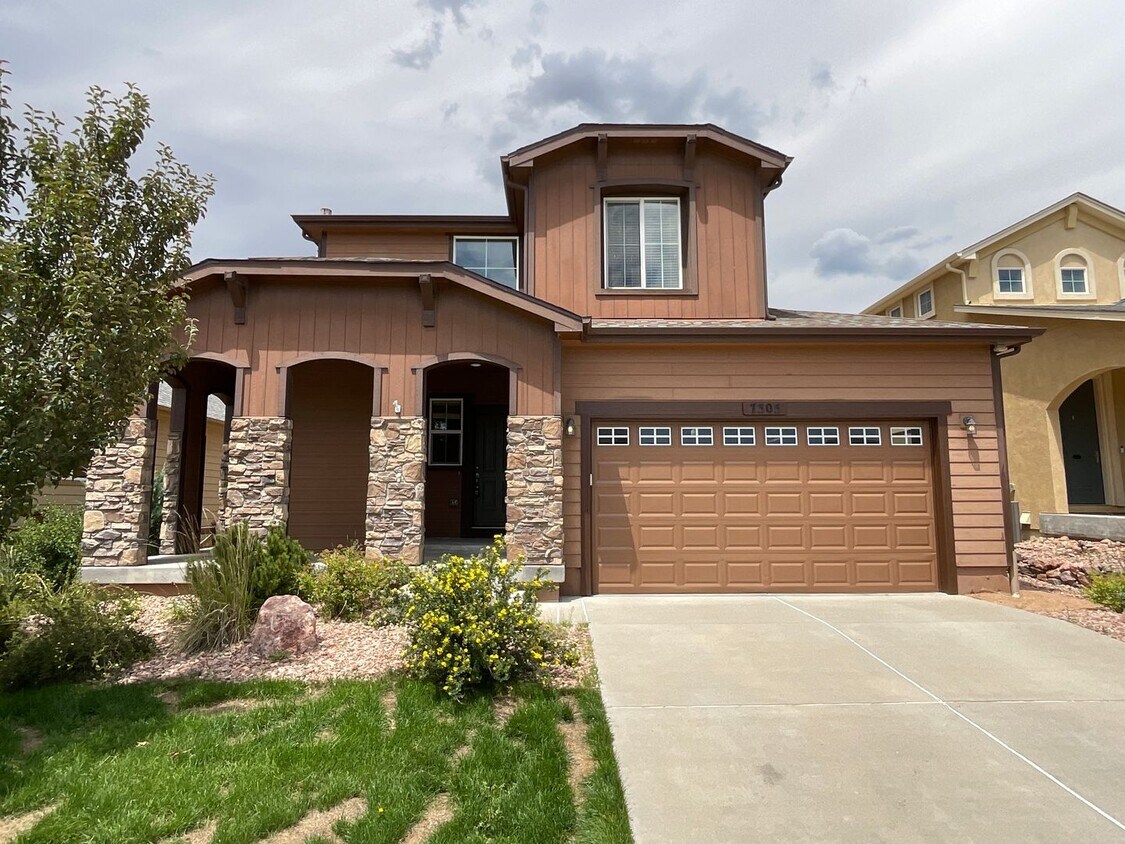 Primary Photo - 4 Bedroom Home Available Near Marksheffel ...