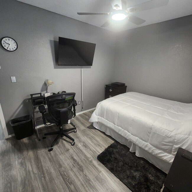 Foto del edificio - 1447 N Boston Ave