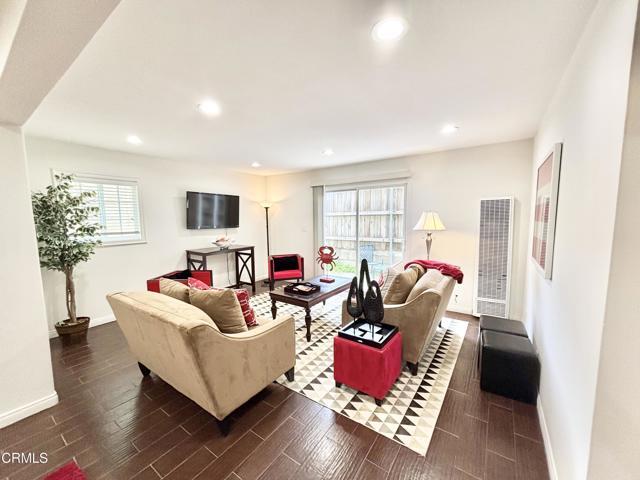 Building Photo - 113 Los Robles St