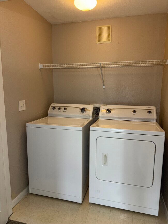 Foto del edificio - 9975 Peace Way