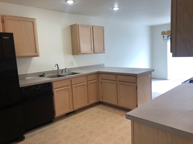 Building Photo - 249 NW Clay Ct