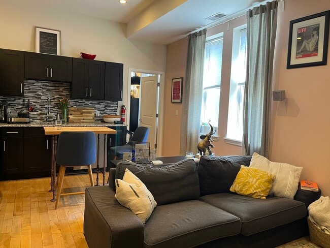 Building Photo - 317 6th S St