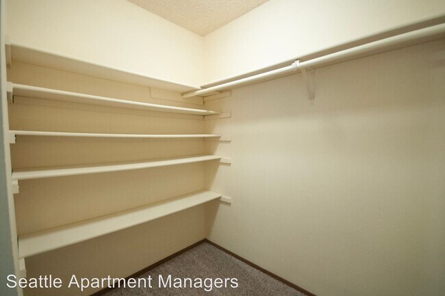 Building Photo - 145 NW Alder Pl