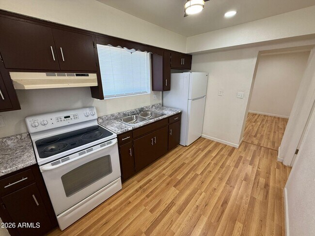 Foto del edificio - 860 E 13th St