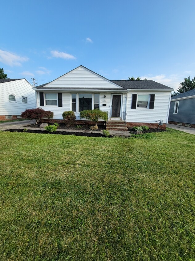 3403 Commonwealth Dr, Parma, OH 44134 House for Rent in Parma, OH