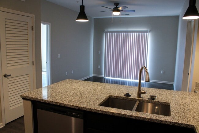 Foto del edificio - 3251 Redhawk St