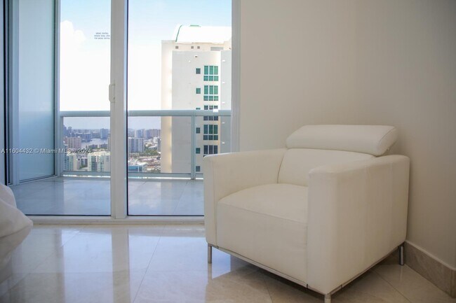 Building Photo - 16001 Collins Ave
